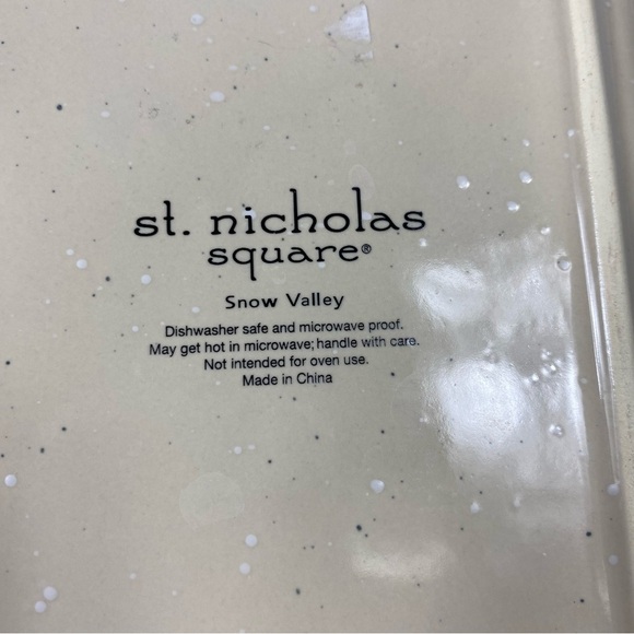 St. Nicholas Square Snow Valley decorative plate 14.5 inches - Picture 6 of 6